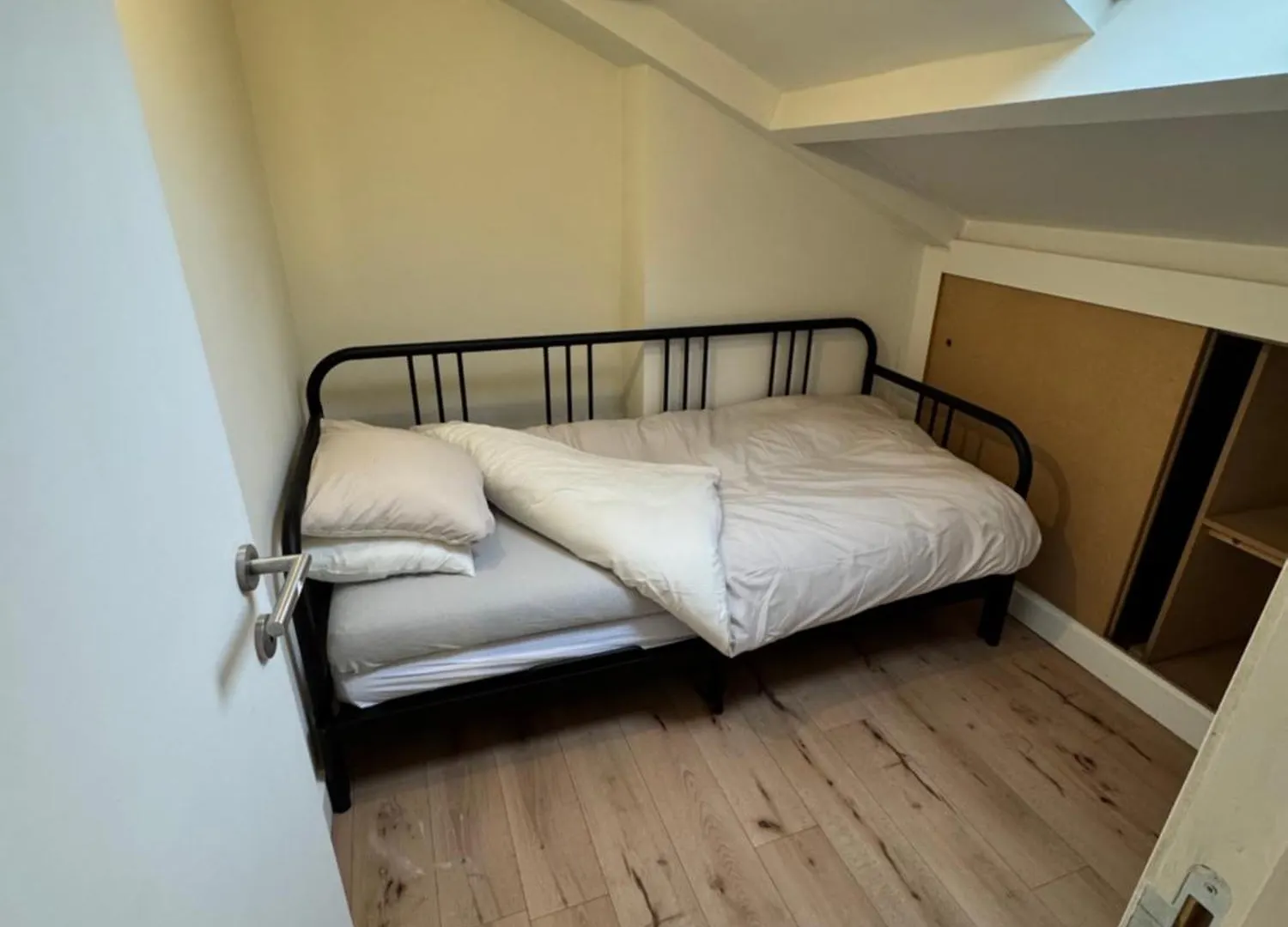 Grand Duplex Avec 2 Chambres Charleroi 0*,  Belgium